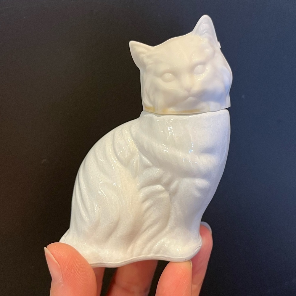Avon White Cat Decanter Bottle Long Hair Fluffy White Cat Figurine - Picture 2 of 13